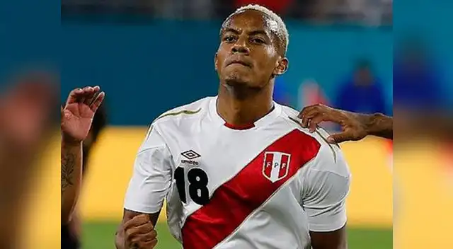 André Carrillo elude con elegancia a Lucas Hernández