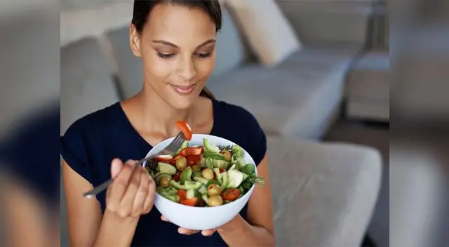 Existen algunos alimentos que ayudan a perder peso, y también aportan todos los nutrientes necesarios para combatir las enfermedades propias de la edad