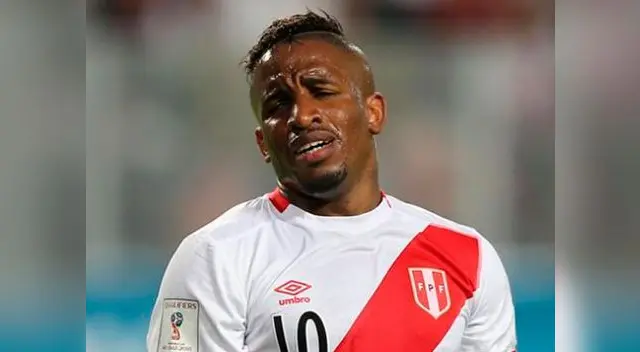 Jefferson Farfán abandonó entrenamiento