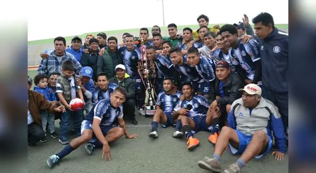 Posa el campeón Sipesa. FOTO: Facebook oficial Sipesa