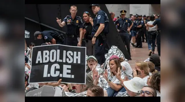 Durante protesta detienen a 600 mujeres en Estados Unidos 