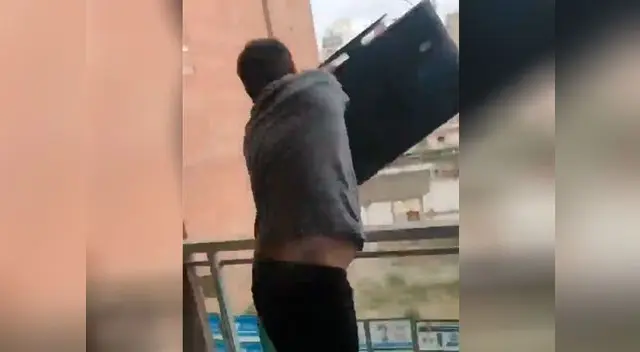 Fanático de la selección Argentina lanza su televisor tras eliminación