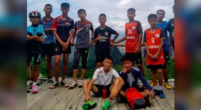 Niños de equipo de fútbol hallados con vida en cueva de Tailandia