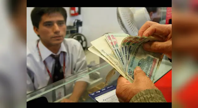 Los trabajadores del sector privado esperan en el mes de julio la gratificación por Fiestas Patrias