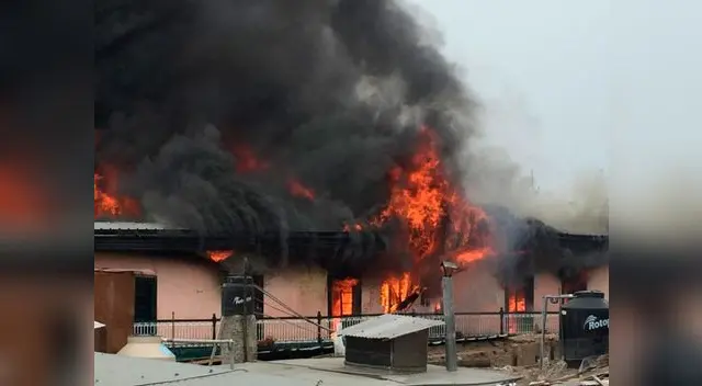 Incendio de grandes proporciones consume casona del Centro Histórico de Trujillo Incendio de grandes proporciones consume casona del Centro Histórico de Trujillo
