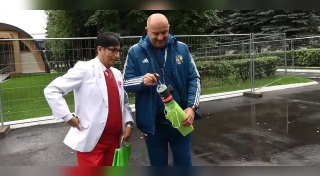 'Lorenzo de Chosica' retribuyó el gesto a Cherchesov 'Lorenzo de Chosica' retribuyó el gesto a Cherchesov