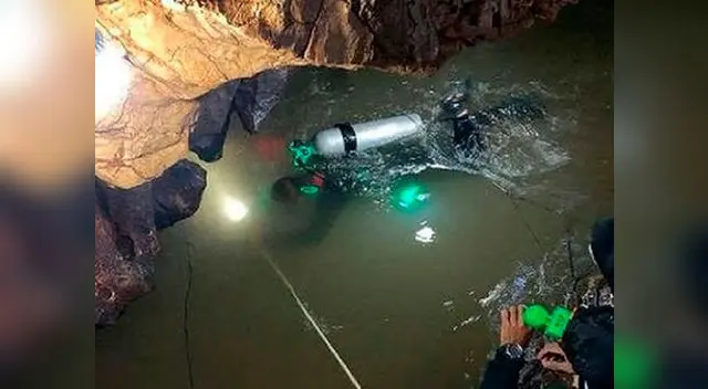 Los doce menores y su entrenador fueron encontrados la noche del último lunes | Foto: AFP