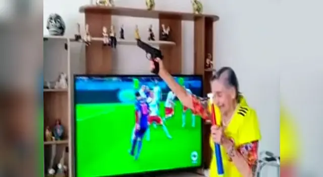 Abuela celebra gol de Colombia a Inglaterra con balazos al aire 