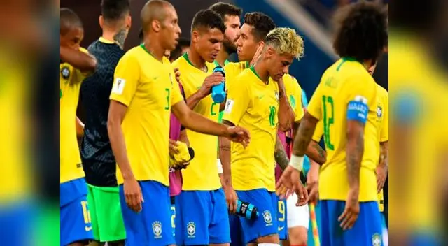 La selección de Brasil fue recibida por sus hinchas tras eliminación en Rusia 2018