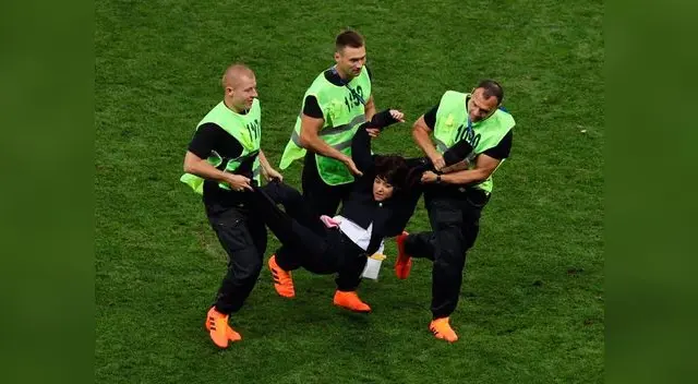 Conoce por qué invadieron la cancha durante la final del Mundial Conoce por qué invadieron la cancha durante la final del Mundial