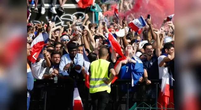 Hinchas franceses llenos de alegría en las calles