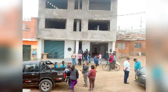 Prestamista es acribillado en la puerta de su casa