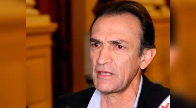 Congresista Héctor Becerril se refiere a investigación de audios del CNM Congresista Héctor Becerril se refiere a investigación de audios del CNM