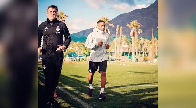 Muy predispuesto al trabajo llegó Farfán a la pretemporada del Lokomotiv Muy predispuesto al trabajo llegó Farfán a la pretemporada del Lokomotiv