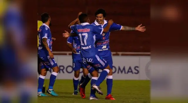 Esta escena de festejo del Binacional se repitió en dos ocasiones Esta escena de festejo del Binacional se repitió en dos ocasiones