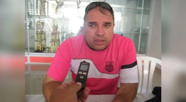 Tres derrotas en los últimos partidos motivaron que le quiten crédito al técnico Mario Flores Tres derrotas en los últimos partidos motivaron que le quiten crédito al técnico Mario Flores