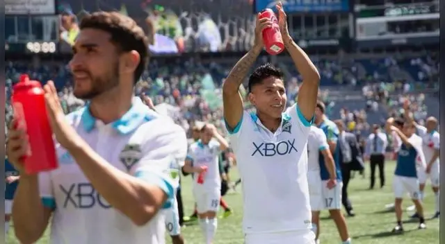 Ruidíaz retribuye con aplausos el apoyo de su hinchada del Seattle Sounders Ruidíaz retribuye con aplausos el apoyo de su hinchada del Seattle Sounders