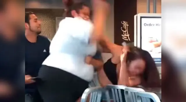 Empleada de McDonald's realiza brutal paliza a cliente que le arrojó bebida