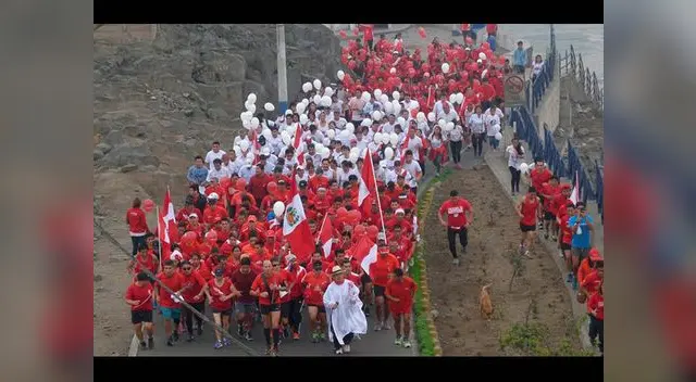 Más de 6 mil corredores en "trote patriótico" hacia el Cerro San Cristobal Más de 6 mil corredores en "trote patriótico" hacia el Cerro San Cristobal