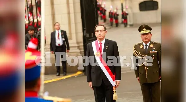 Presidente de la República Martín Vizcarra escuchó los 21 cañonazos
