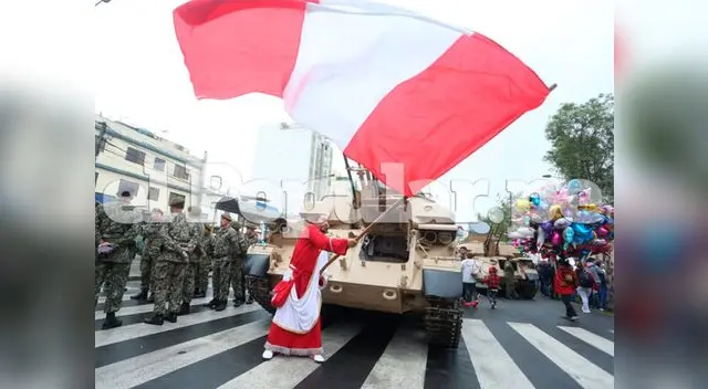 Hincha Israelita abre el Desfile Militar (Foto: Marco Cotrina)