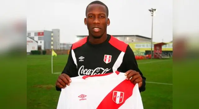 Luis Advíncula fue presentado en su nuevo club el Rayo Vallecano