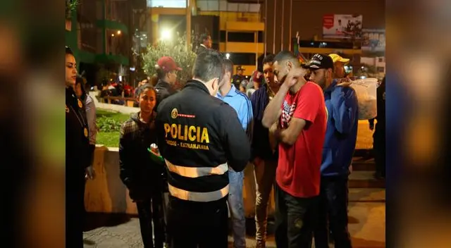 Más de 30 venezolanos fueron llevados a la División de Extranjería de la Policía Nacional para establecer su situación legal Más de 30 venezolanos fueron llevados a la División de Extranjería de la Policía Nacional para establecer su situación legal