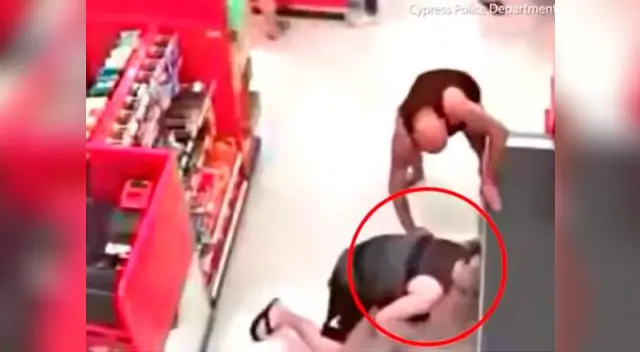 Padre confrontó a sujeto que grababa partes íntimas de su hija Padre confrontó a sujeto que grababa partes íntimas de su hija