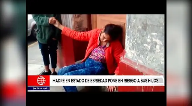 Mujer ebria dejó caer a su bebé al piso Mujer ebria dejó caer a su bebé al piso