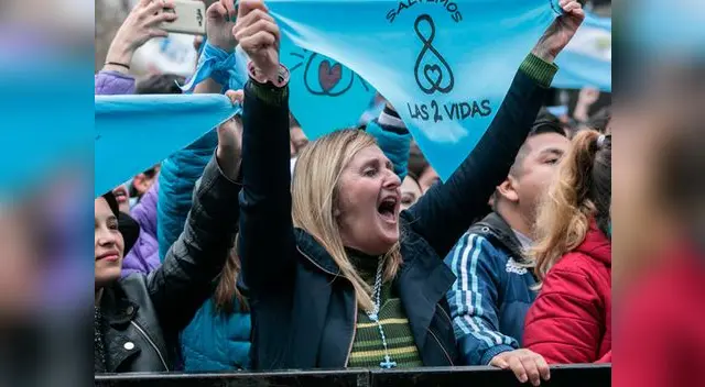 Manifestantes en contra del aborto celebraron en las calles. Fuente: CNN Español Manifestantes en contra del aborto celebraron en las calles. Fuente: CNN Español