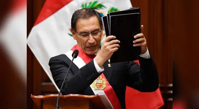 Martín Vizcarra llega al Congreso para entregar proyectos de reforma Martín Vizcarra llega al Congreso para entregar proyectos de reforma