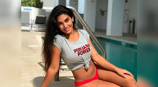 Vania Bludau se relaja en sauna con ajustada ropa de baño