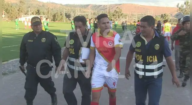 Detienen a jugador del Kimbiri José Larraín por suplantación. FOTO: TVISA Canal 11