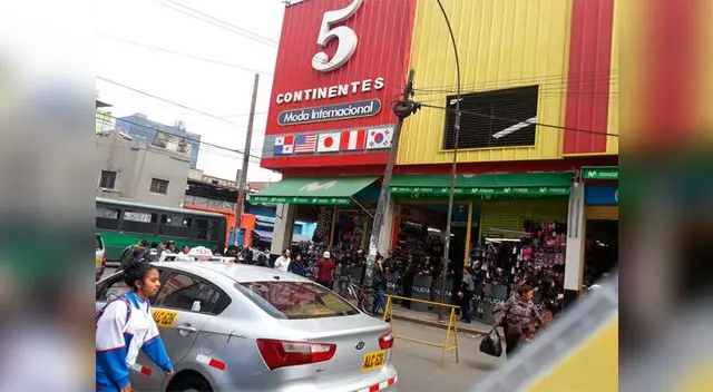 La PNP acordonó el perímetro del centro comercial La PNP acordonó el perímetro del centro comercial