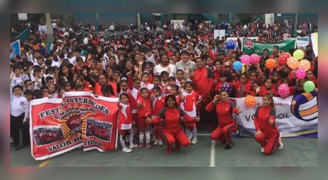 Ferrari con los participantes al Festival Intersedes de la Academia IPD Ferrari con los participantes al Festival Intersedes de la Academia IPD