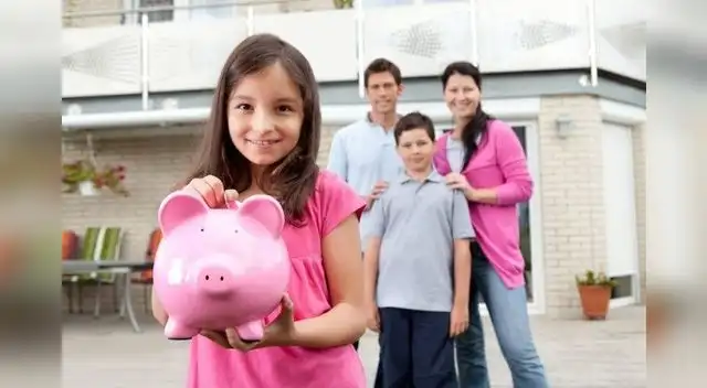 Los padres deben enseñar a sus hijos a ahorrar para el futuro Los padres deben enseñar a sus hijos a ahorrar para el futuro