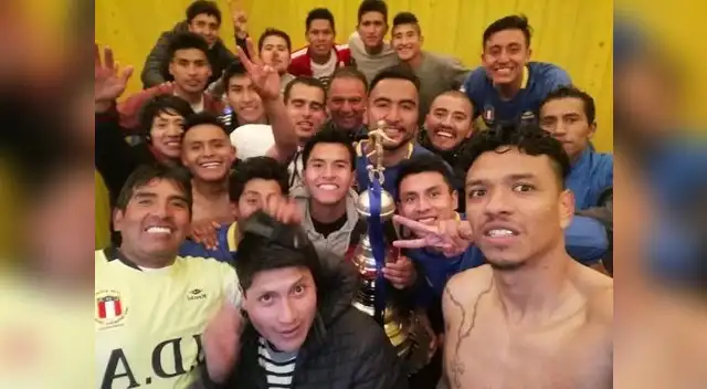 festejo en el camerino tras el título logrado. FOTO: FACEBOOK UDA