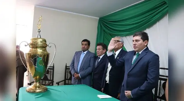 Jimmy  Ojeda en el día de la juramentación a la presidencia del Huracán. FOTO: César Condori