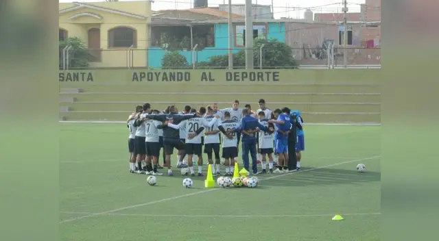El equipo de la Academia Sipesa es dirigido por Roberto Arrelucea. FOTO: Facebook Academia Sipesa El equipo de la Academia Sipesa es dirigido por Roberto Arrelucea. FOTO: Facebook Academia Sipesa