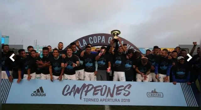 Lobatón levanta la copa
