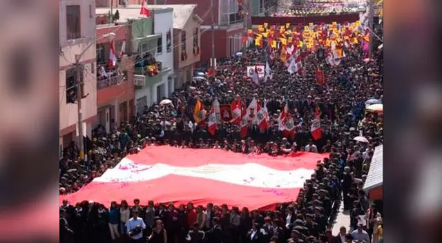 Procesión de la bandera en Tacna