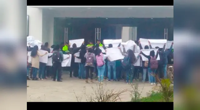 Por la falta de logistica para estudiar, jovenes toman San Marcos 