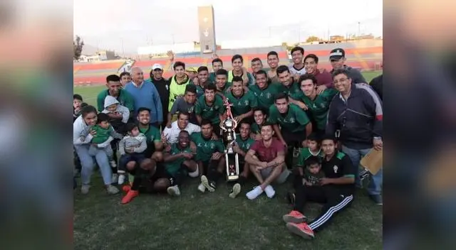 festejo de Sportivo Huracán por el título FOTO: César Condori