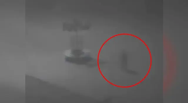 Cámaras de seguridad de Ancón captan a un supuesto fantasma Cámaras de seguridad de Ancón captan a un supuesto fantasma