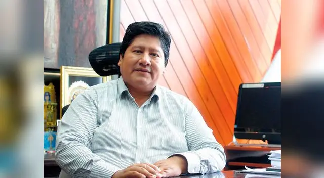 Edwin Oviedo niega todas las acusaciones e insiste en ser inocencia por lo que se niega a renunciar a su cargo. Edwin Oviedo niega todas las acusaciones e insiste en ser inocencia por lo que se niega a renunciar a su cargo.