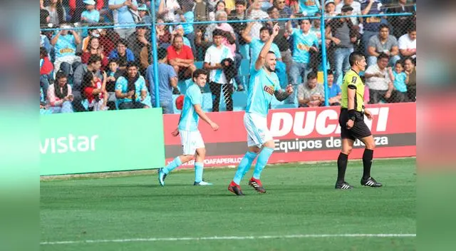 Festejo de Emanuel Herrera por su gol. FOTO: LIBERO