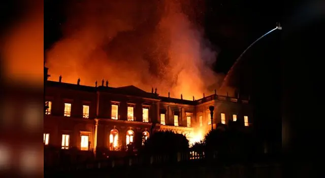 Por ahora no se ha reportado víctimas ni cuantificado los daños en incendio de Museo en Brasil Por ahora no se ha reportado víctimas ni cuantificado los daños en incendio de Museo en Brasil