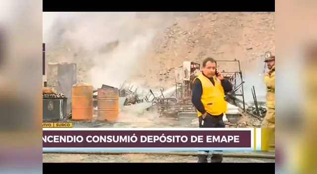Incendio devoró almacén de Emape y fábrica en San Martín de Porres Incendio devoró almacén de Emape y fábrica en San Martín de Porres
