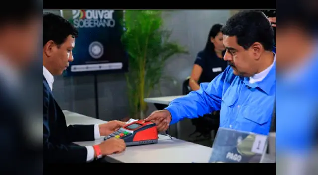 Nicolás Maduro, y su esposa, fueron los primeros compradores de los certificados de ahorro Nicolás Maduro, y su esposa, fueron los primeros compradores de los certificados de ahorro