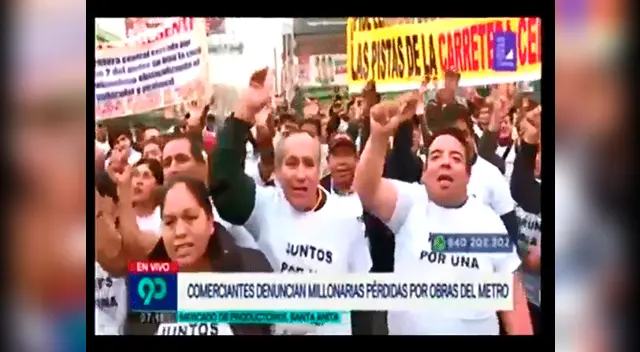 Cientos de comerciantes del Mercado de Productores de Santa Anita, realizaron un plantón Cientos de comerciantes del Mercado de Productores de Santa Anita, realizaron un plantón